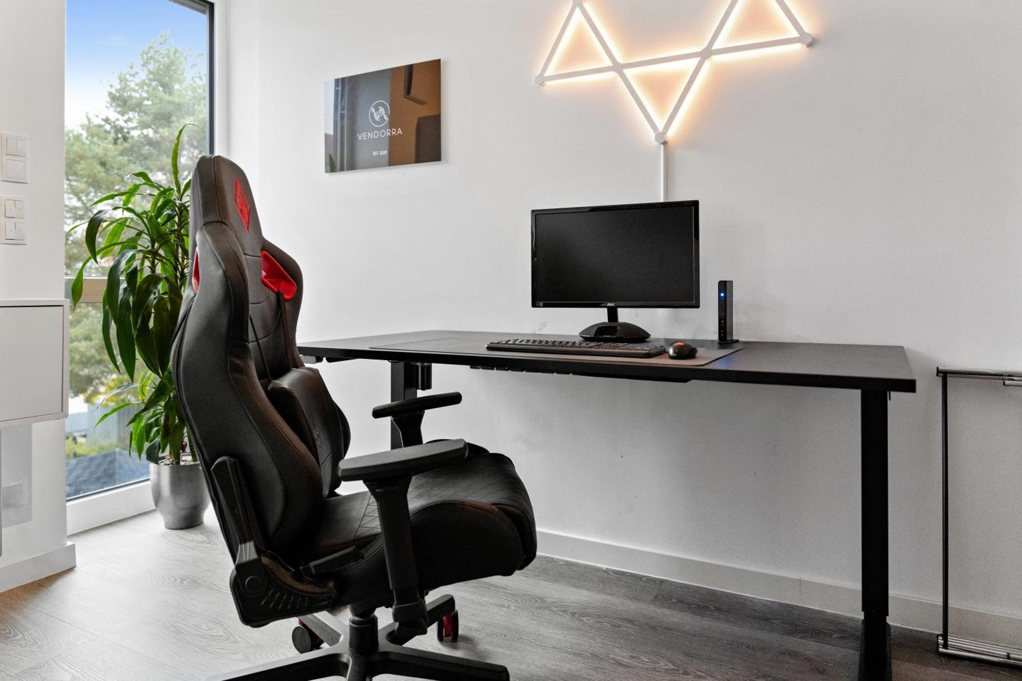 Modern Style Business Suite - Office - Kitchen - Balcony Herzogenaurach Exterior photo